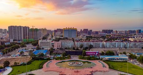 邢臺123:俯瞰邢臺也挺繁華的,高樓大廈林立而起,被評為四線城市太委屈了